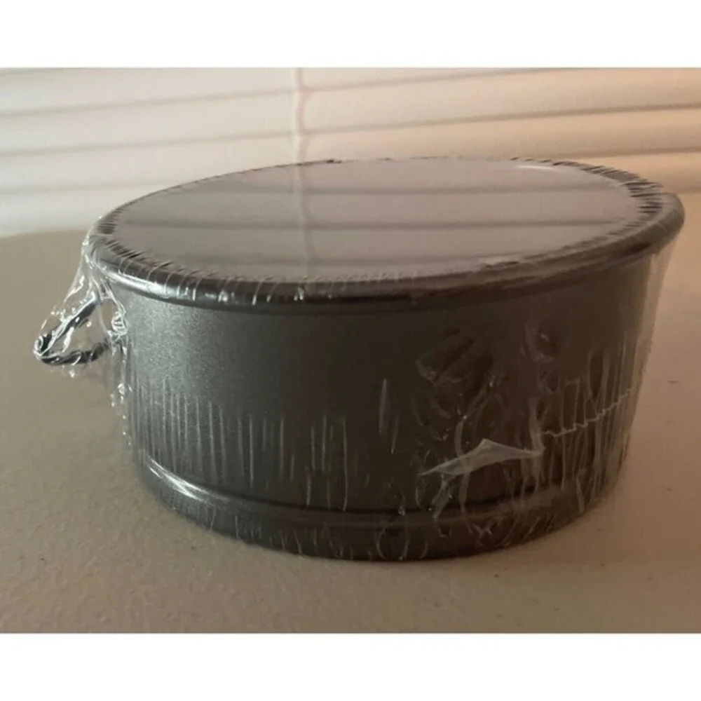 Wilton Excelle‎ Elite 4 Inch Springform Pan - Picture 4 of 9